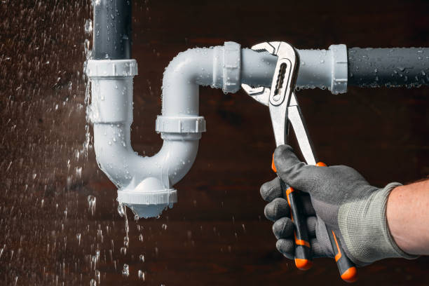 Professional Emergency Plumber technician working in Athens, IL